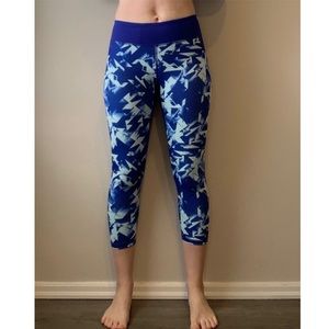 NWOT UNDER ARMOUR Heat Gear Crop Legging